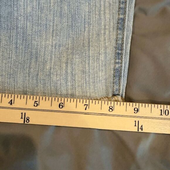 C Est. 1946 Stretch Denim Mid Rise Capris Light Wash Raw Hem Distressed Size 14 - Picture 12 of 13